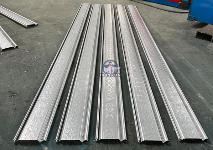 Fensterladentürrolle, die Maschine bildet