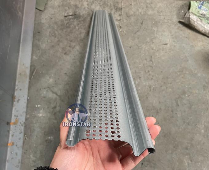 Fensterladentürrolle des lochenden Lochs, die Maschine 1 bildet