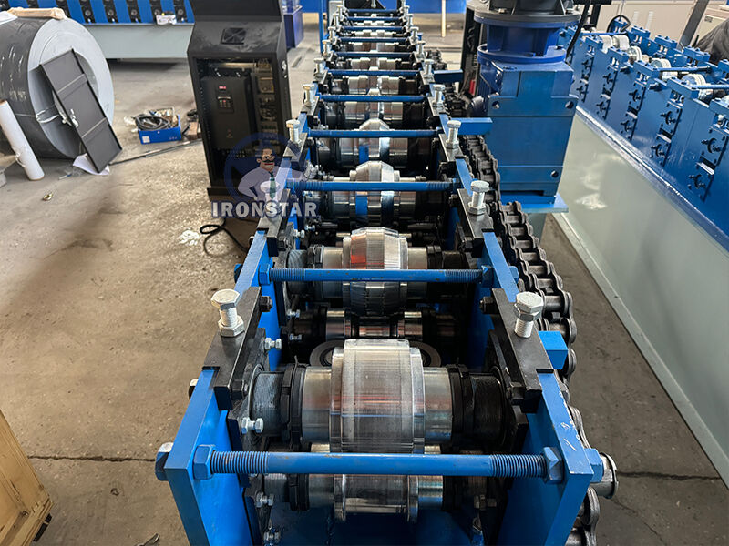 “35*15mm and 35*30mm 10 Ga 2 sizes in 1 U purlin roll forming machine in America”